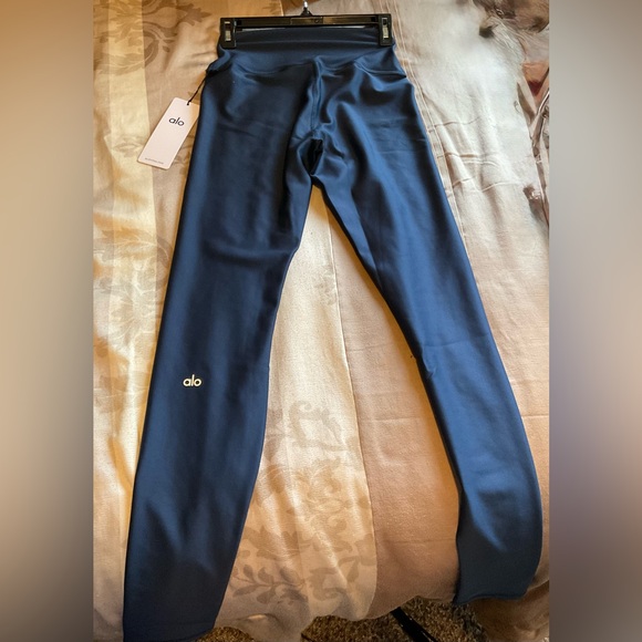 Alo Yoga High-Waist Airlift Legging in Navy | Size M NWT Sculpting Shine Finish - Picture 3 of 6